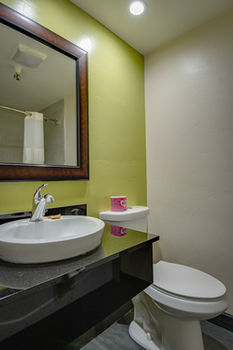 Vagabond Inn Executive - Bakersfield Downtowner Экстерьер фото